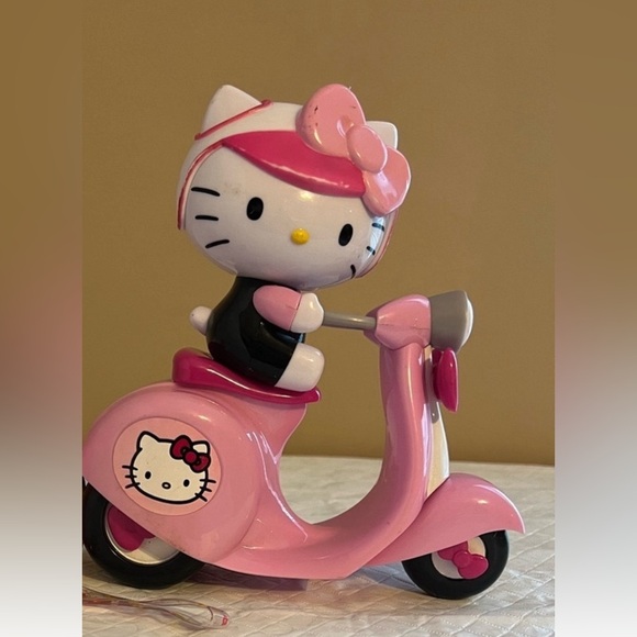 Hello Kitty Push Along Scooter - Picture 2 of 5